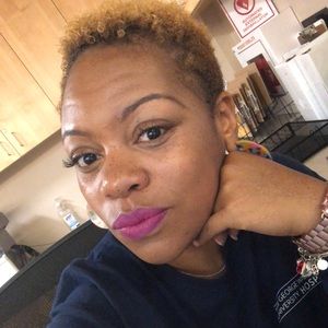 Meet your Posher, Adrienetta